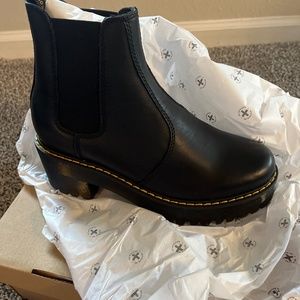 NWT Doc Martens Rometty US 7